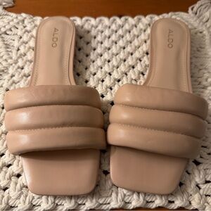 ALDO Women's Like NEW! 7.5 Nude Puffer Mule Sandals